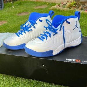RARE Nike Jordan Jumpman. Mens 11.5. White and blue trim. Excellent condition.